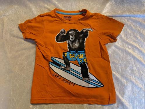 Zeer net T'shirt surfende aap, mt 110, korte mouw chimpansee, Kinderen en Baby's, Kinderkleding | Maat 110, Gebruikt, Shirt of Longsleeve