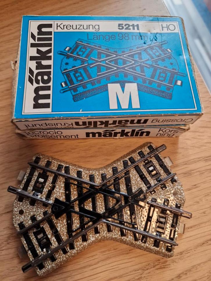 Märklin HO Kruispunt 5211 - 2 stuks in OVP, Hobby en Vrije tijd, Modeltreinen | H0, Ophalen of Verzenden