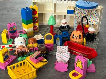 Vintage Duplo Stenen en Figuren beschikbaar voor biedingen