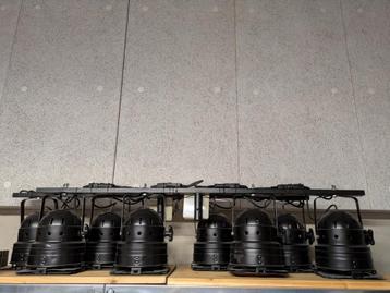 8 spots inclusief standaard (excl. kabels) beschikbaar voor biedingen