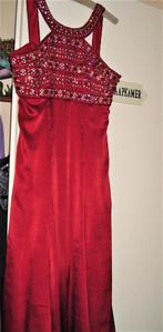Prachtige feestjurk met geborduurde pailletten en strass, Ophalen of Verzenden, Nieuw, Maat 38/40 (M), Rood