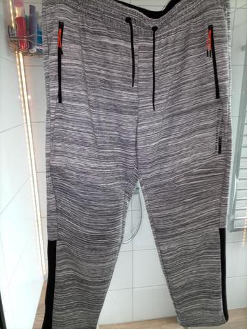 Urbndist broek. Maat XL. Grijs  beschikbaar voor biedingen