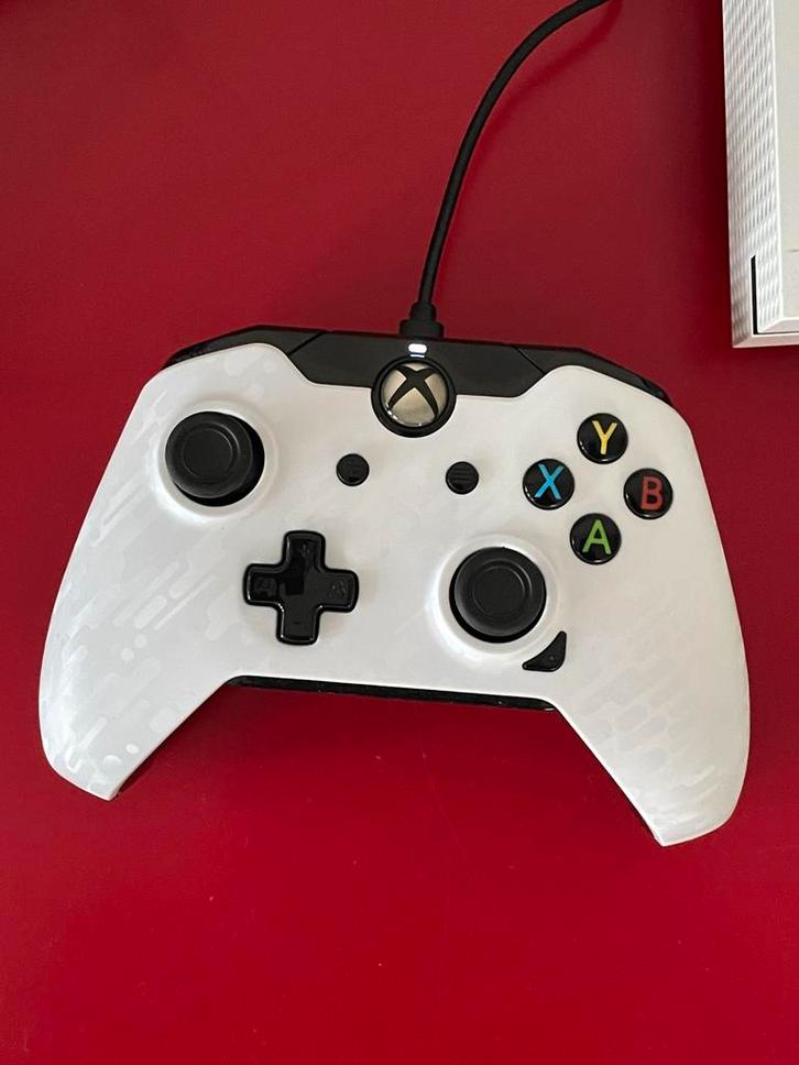 Xbox Controller - Wit Camouflage, Spelcomputers en Games, Spelcomputers | Xbox | Accessoires, Zo goed als nieuw, Xbox One, Controller