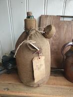 Stoere oude gistfles in jute origineel, Ophalen of Verzenden