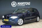BMW 1-serie 118i + XENON / SPORTSTOELEN / PDC / CLIMATE CONT, Auto's, BMW, 1-Serie, Achterwielaandrijving, Blauw, Leder en Stof