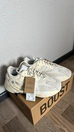 Yeezy boost 700, Kleding | Heren, Schoenen, Wit, Ophalen of Verzenden, Sneakers of Gympen, Nieuw