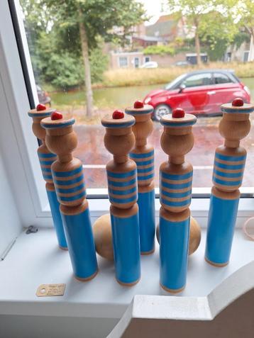 Houten kegelspel beschikbaar voor biedingen