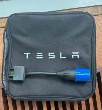 Tesla CEE adapter beschikbaar voor biedingen