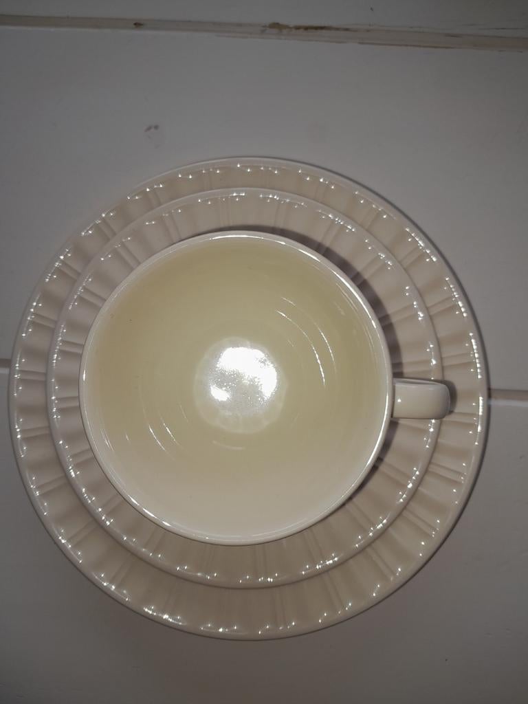 Leuk kadootje Queen's Garden theeset, Wedgwood kleur, Huis en Inrichting, Keuken | Servies, Gebruikt, Kop(pen) en/of Schotel(s)
