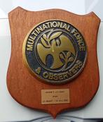 WANDSCHILD MULTINATIONAL FORCE & OBSERVERS.(19CMX22CM)., Verzamelen, Verzenden, Landmacht, Nederland, Embleem of Badge