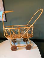 Vintage rotan poppenwagen, Kinderen en Baby's, Speelgoed | Poppen, Ophalen, Gebruikt, Babypop