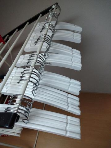 Houten(Wit) Kinderkleding Hangers - Set van 35 stuks beschikbaar voor biedingen