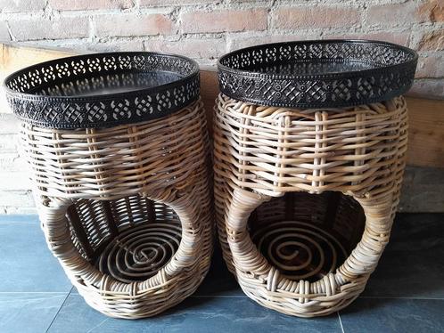 2 rotan tafeltjes hockers poezenmanden, Dieren en Toebehoren, Kattenmanden, Zo goed als nieuw, Riet, Ophalen