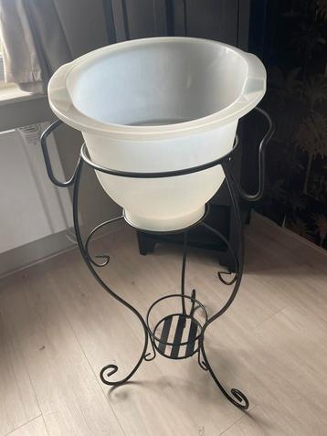 Tummytub op standaard beschikbaar voor biedingen