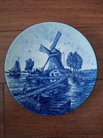 Delfts blauw bord molen/bruggetje 25,5 cm, Antiek en Kunst, Antiek | Wandborden en Tegels, Ophalen of Verzenden