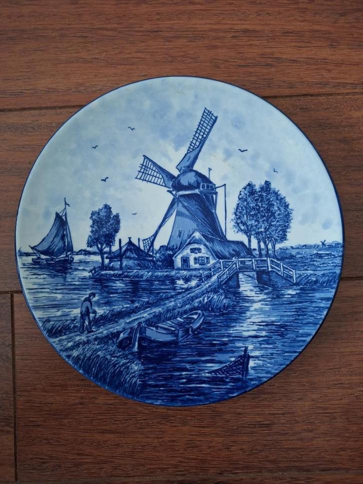 Delfts blauw bord molen/bruggetje 25,5 cm, Antiek en Kunst, Antiek | Wandborden en Tegels, Ophalen of Verzenden