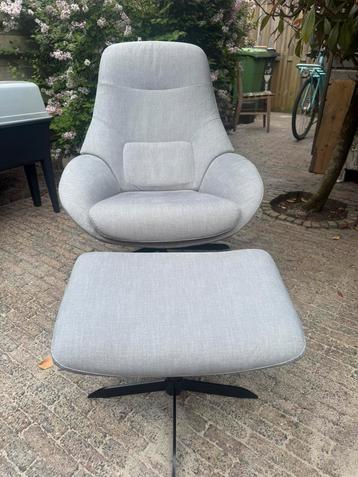 Bolia Saga fauteuil met voetenbankje beschikbaar voor biedingen