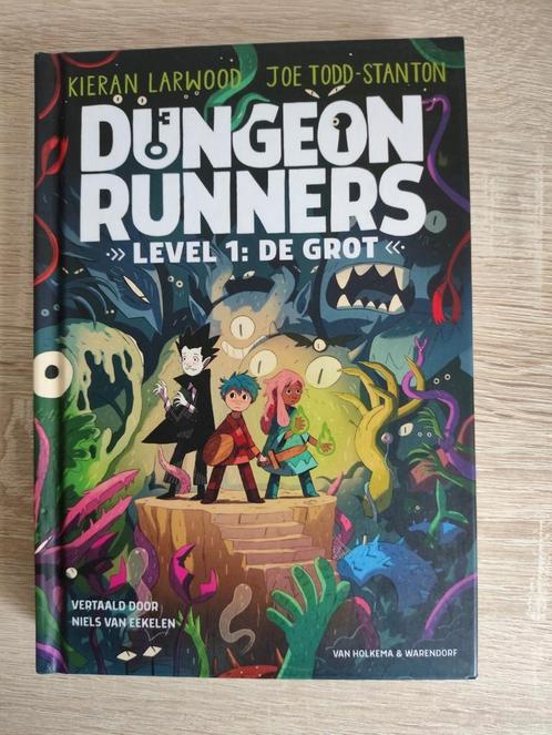Kieran Larwood - De grot - Dungeon runners - ophalen, Boeken, Kinderboeken | Jeugd | onder 10 jaar, Zo goed als nieuw, Ophalen