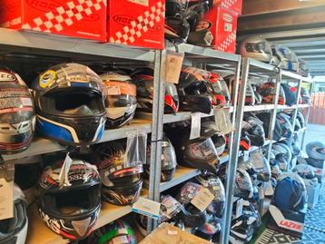 Nieuwe helm. Gemiddeld prijs 50 euro  beschikbaar voor biedingen