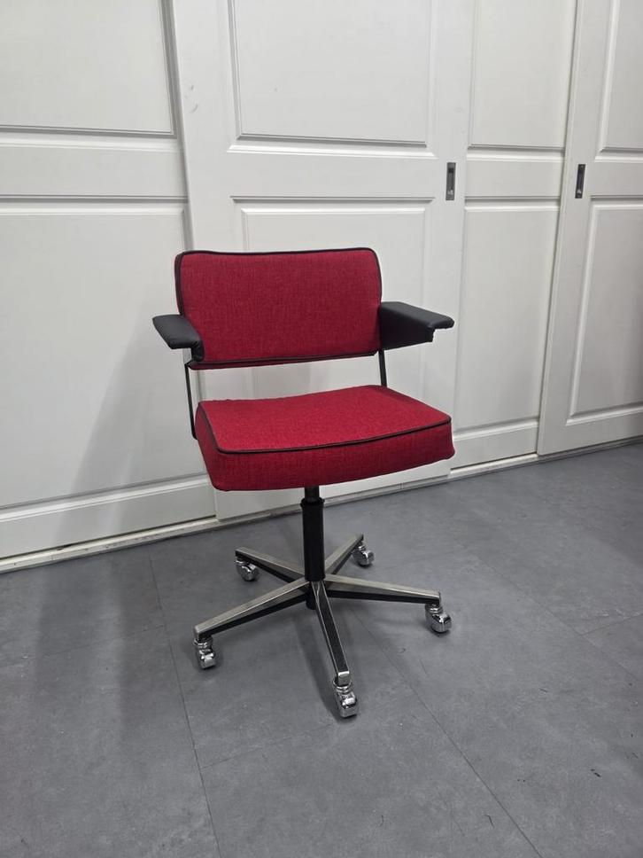 Gispen bureaustoel nieuw gestoffeerd, Huis en Inrichting, Bureaustoelen, Gebruikt, Bureaustoel, Rood, Ophalen