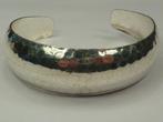 Mooie gehamerd sterling zilveren klemarmband (6710-306), Sieraden, Tassen en Uiterlijk, Armbanden, Ophalen, Zo goed als nieuw