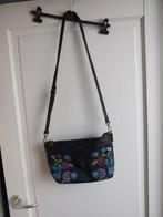 Desigual zwart geborduurd schoudertasje zwart bloemen, Sieraden, Tassen en Uiterlijk, Ophalen of Verzenden, Gebruikt, Zwart, Overige merken