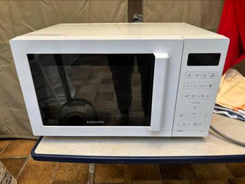 Witte MagnetronOven: Samsung. Werkt Goed, Schoon beschikbaar voor biedingen
