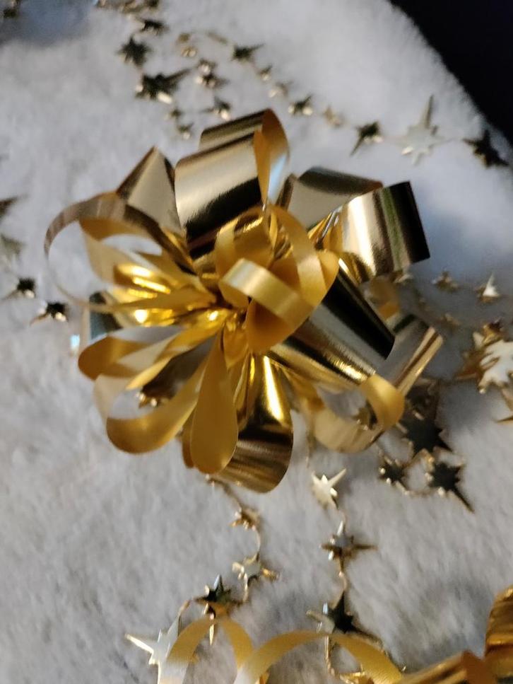 Gouden  linten- 30 stuks - Cadeau/Decoratie, Hobby en Vrije tijd, Knutselen, Nieuw, Ophalen of Verzenden