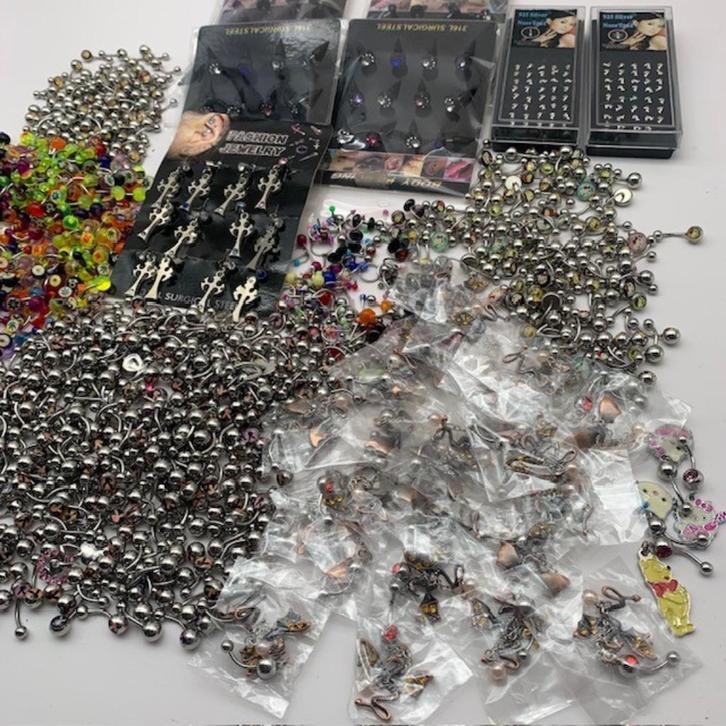 Restpartij van 1250 piercings, oa hello kitty, betty boop en, Diversen, Rommelmarktspullen, Nieuw, Ophalen of Verzenden