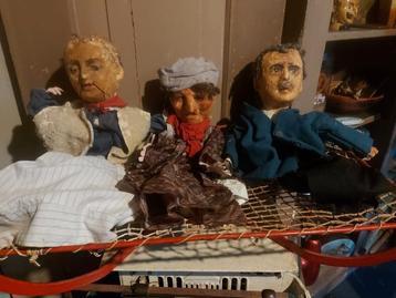 Antieke babyweger vol of leeg met ca 50 items  beschikbaar voor biedingen