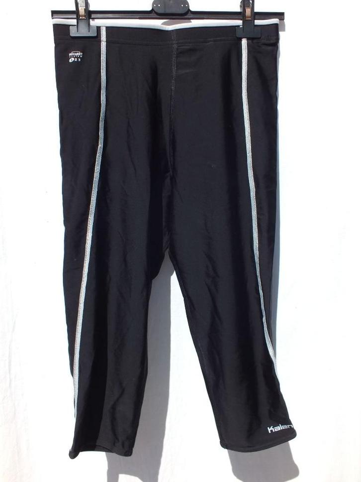 Zwarte korte sportbroek. Mt 42. Merk Decathlon Kalenji, Kleding | Dames, Broeken en Pantalons, Zo goed als nieuw, Maat 42/44 (L)