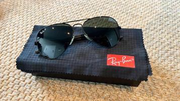 Nette Rayban Aviator Carbon Polarised zonnebril beschikbaar voor biedingen