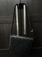 Louis Vuitton Messenger Bag Zwart – Nieuw – Unisex Designer, Sieraden, Tassen en Uiterlijk, Tassen | Schoudertassen, Zwart, Nieuw