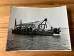 Oude foto Zanen Verstoep Den Haag, baggeraar Irak 1, Ophalen of Verzenden, Gebruikt, Motorboot, Kaart, Foto of Prent
