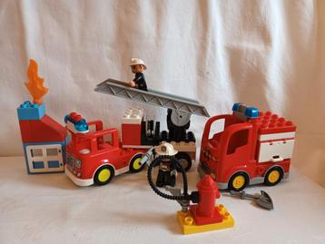 Duplo brandweerauto's met ladderwagen en  2 brandweermannen beschikbaar voor biedingen