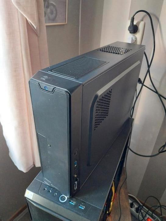 Asrock i3 7100 3.90ghz 8gb geheugen 256 ssd 1 terrabyte hd, Computers en Software, Desktop Pc's, Zo goed als nieuw, SSD, Ophalen