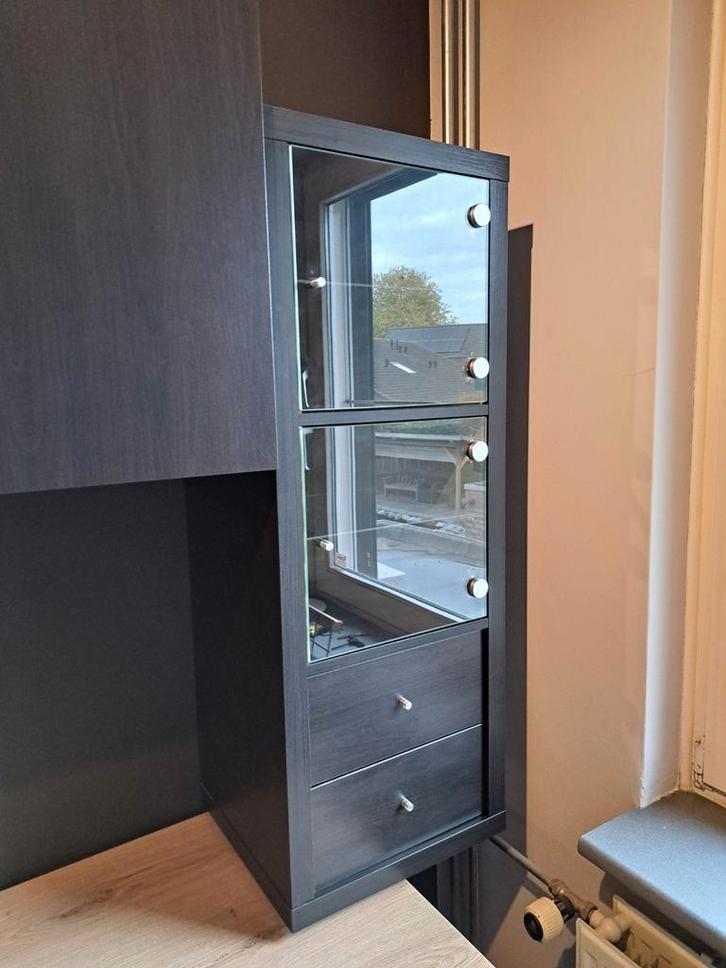 IKEA Kallax kast met vitrine & lades, Huis en Inrichting, Kasten | Vitrinekasten, Gebruikt, 100 tot 150 cm, Minder dan 50 cm, 25 tot 50 cm