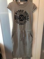 Grijze jurk met print - Lover Premium, Kleding | Dames, Maat 46/48 (XL) of groter, Ophalen of Verzenden, Zo goed als nieuw, Knielengte