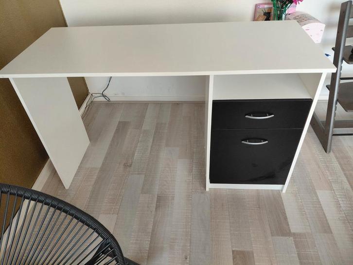 (Kinder) bureau wit/zwart., Huis en Inrichting, Bureaus, Gebruikt, Ophalen