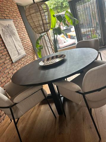 Ronde eettafel 1.50 beschikbaar voor biedingen
