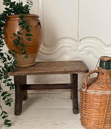 Brocante oud houten opstapje / krukje bruin  beschikbaar voor biedingen