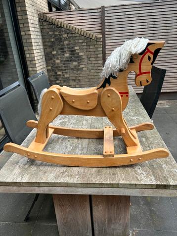 Houten hobbelpaard €10,- beschikbaar voor biedingen