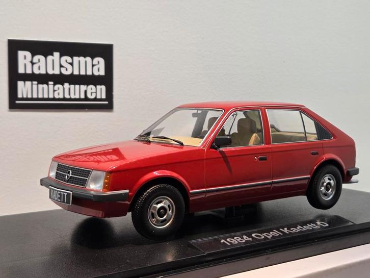 Opel kadett D - 5drs rood 1984 - 1:18 Triple9, Hobby en Vrije tijd, Modelauto's | 1:18, Nieuw, Auto, Ophalen of Verzenden