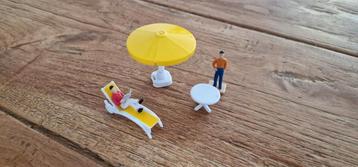 Siku miniatuurpoppetjes parasol ligstoel beschikbaar voor biedingen