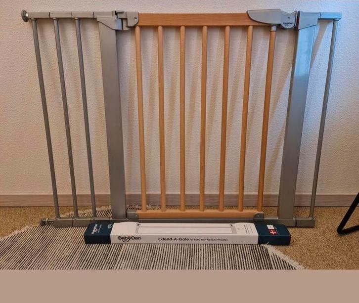 Traphekje van Baby-Dan met verlengstukken., Kinderen en Baby's, Traphekjes, Gebruikt, Klemhekje, Hout, minder dan 100 cm, Ophalen