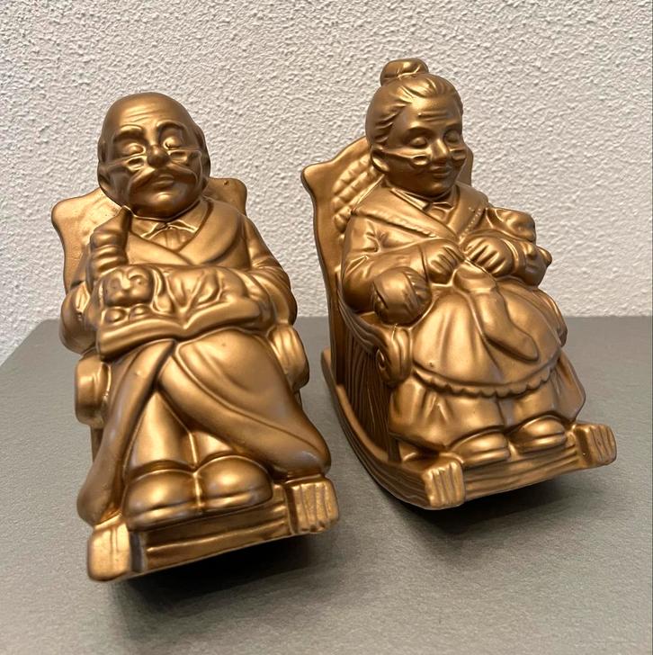 Vintage Spaarpot Oma in Schommelstoel - Verjaardagscadeau, Verzamelen, Spaarpotten, Ophalen of Verzenden