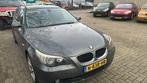 BMW 525I AUT 2005 Grijs, Auto's, Automaat, Zwart, 2497 cc, 2000 kg