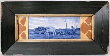 Antieke tegel 1909 — boer met ossen beschikbaar voor biedingen