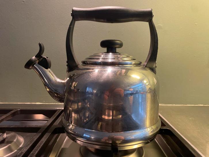 Le Creuset RVS Fluitketel - 2.1 Liter, Huis en Inrichting, Keuken | Keukenbenodigdheden, Gebruikt, Ophalen of Verzenden