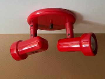 Rode plafondlamp spot met twee draaibare lampen beschikbaar voor biedingen